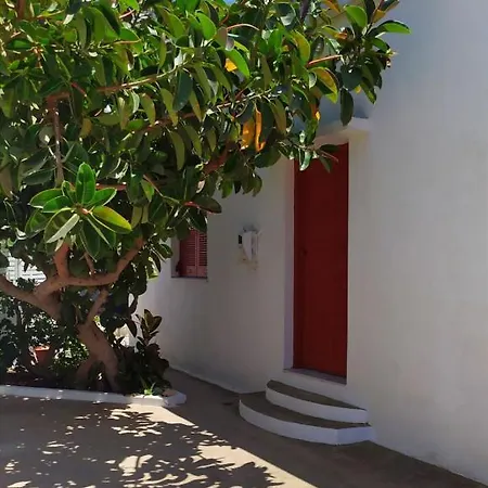 Vakantiehuis Almond Trees House Ormos Aigialis