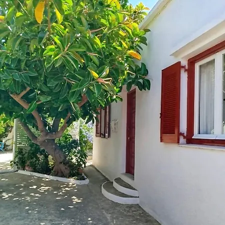 بيت للعطل Almond Trees House