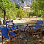 Semesterbostad Almond Trees House