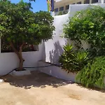 Semesterbostad Almond Trees House