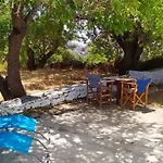 Semesterbostad Almond Trees House Ormos Aigialis
