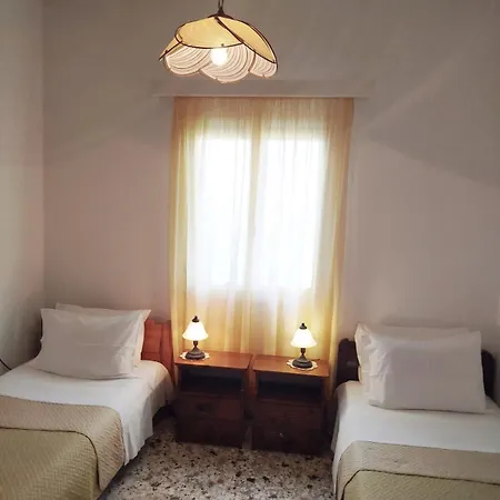 Ferienhaus Almond Trees House Ormos Aigialis